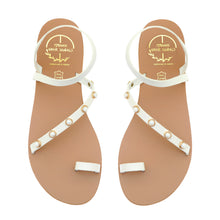 Load image into Gallery viewer, White leather sandals with pearl studs 
